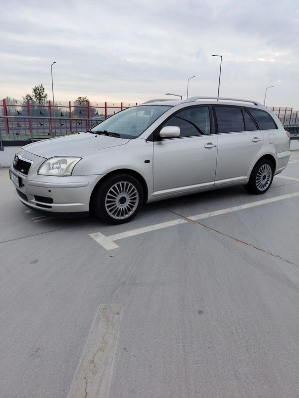Toyota Avensis Toyota Avensis 1.8 benzyna gaz bez korozji.