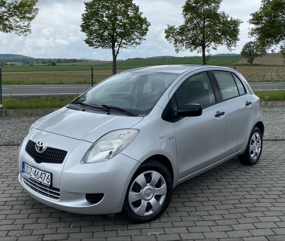 Toyota Yaris air conditioning Polish showroom well-kept