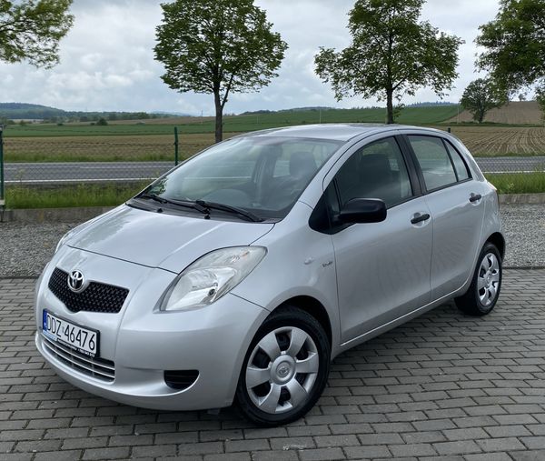Toyota Yaris air conditioning Polish showroom well-kept