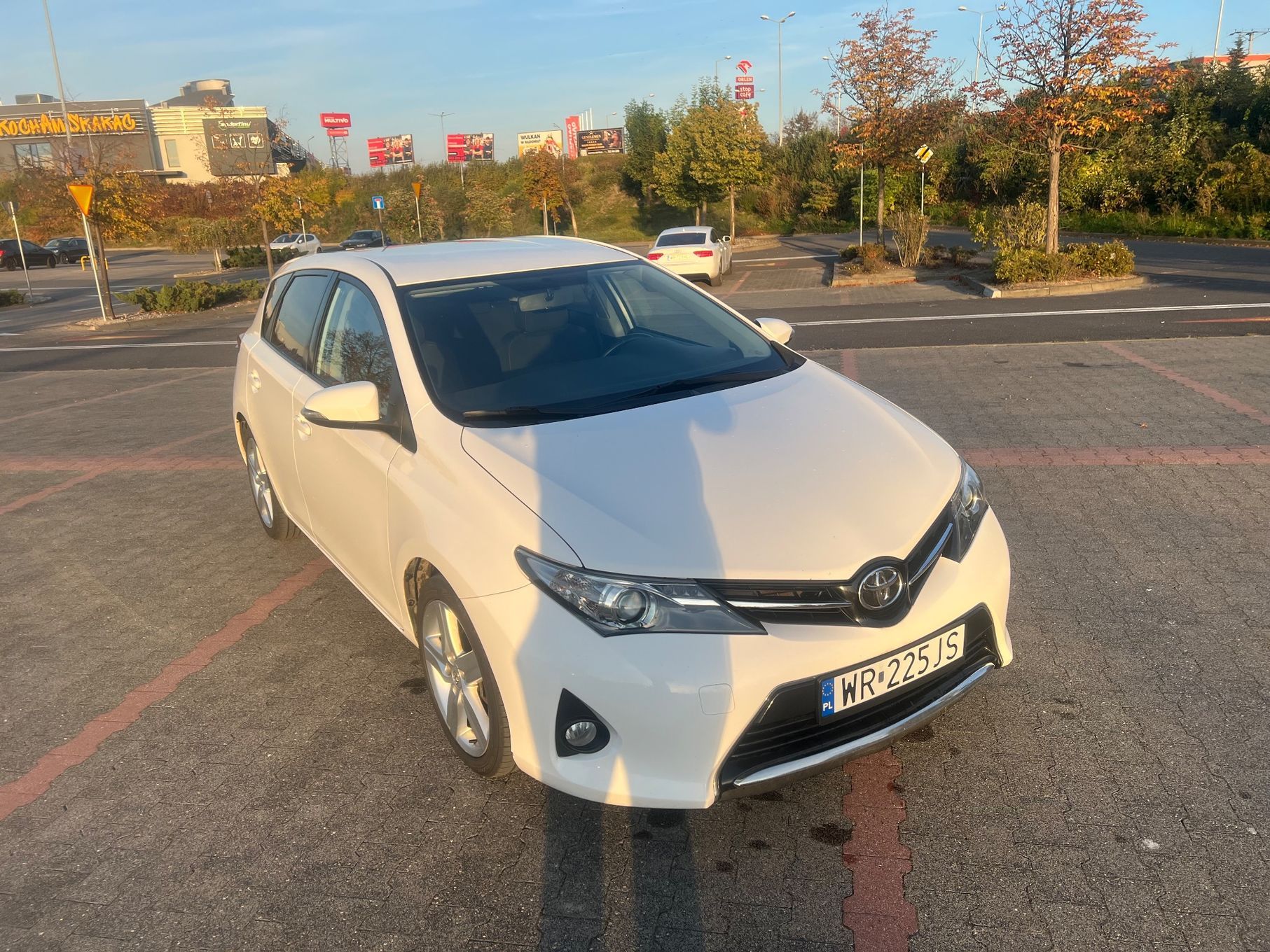Toyota Auris Toyota Auris 1,4 D4D Kamera Cofania Alu 17