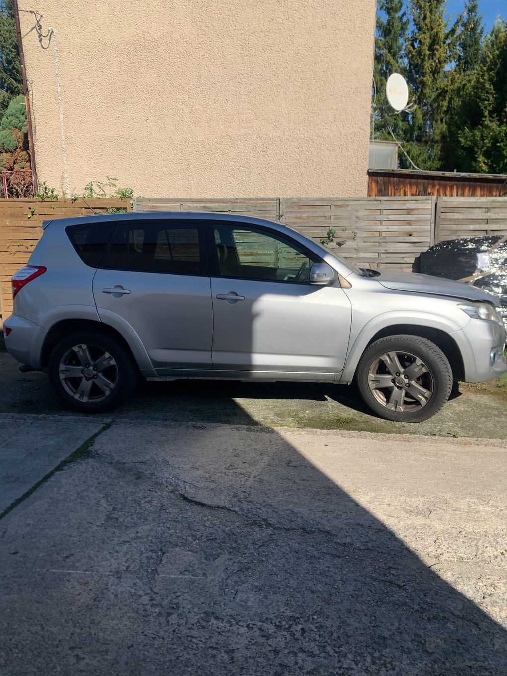 Toyota RAV4 Toyota Rav4, uszkodzona silnik leją wtryski.