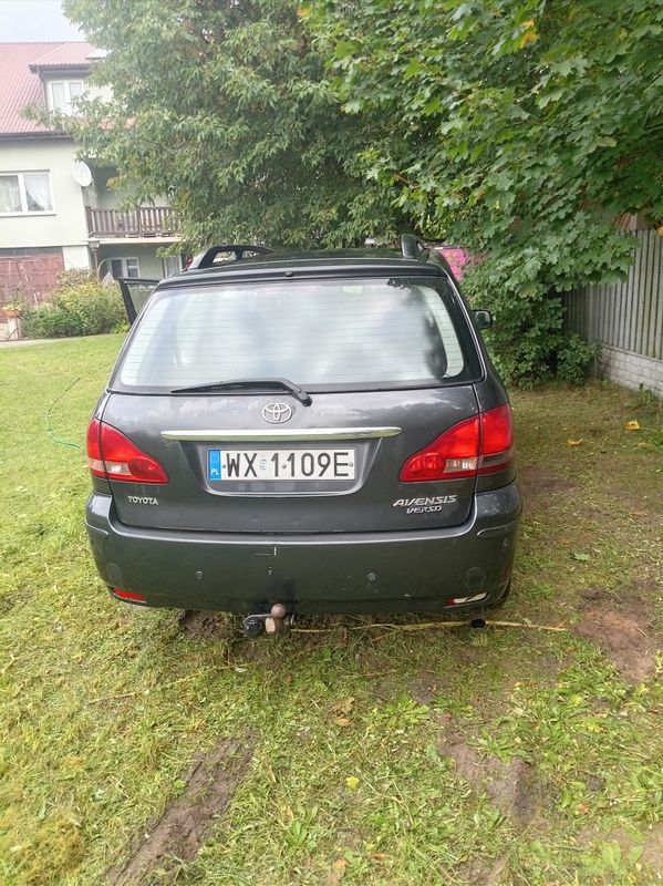 Sprzedam Toyota avensis verso 2.0