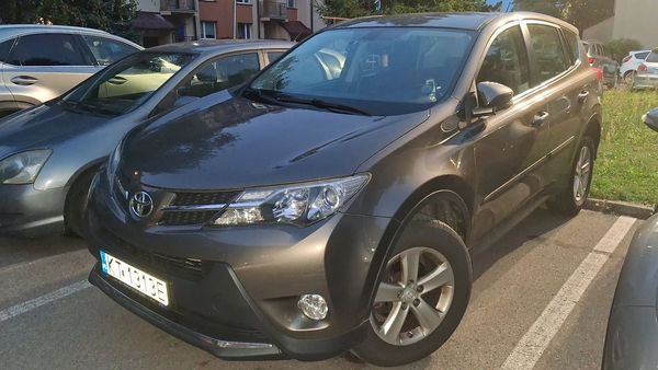 Toyota RAV4 Zakup w polskim salonie, bezwypadkowy, + opony zimowe 2025
