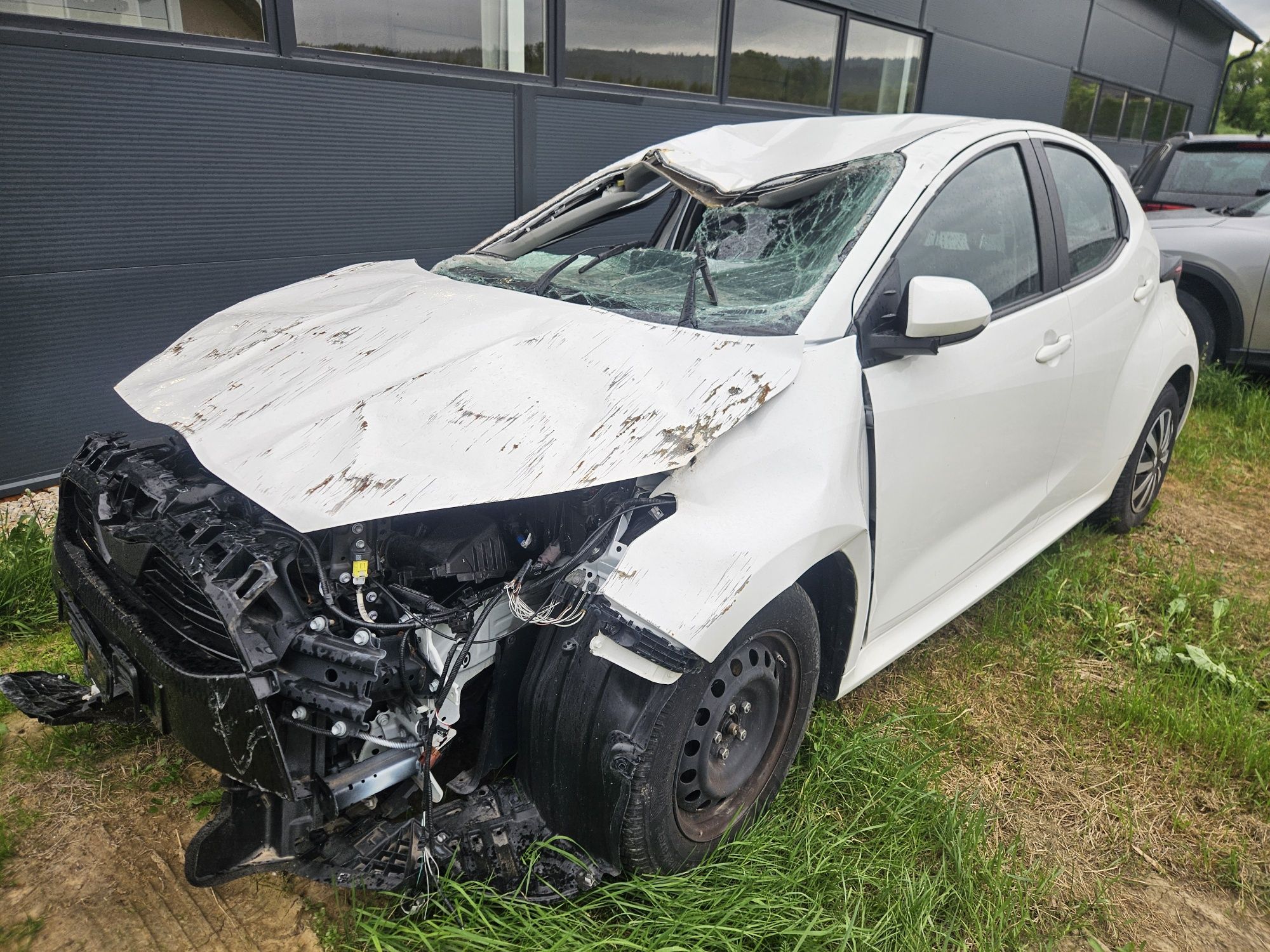 sprzedam toyota yaris hybryd
