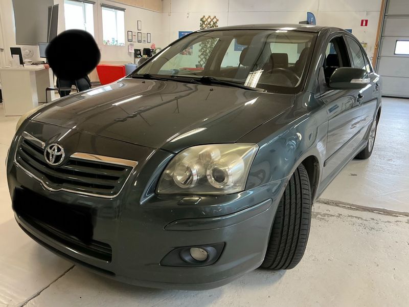 Toyota Avensis 2.0 Sol