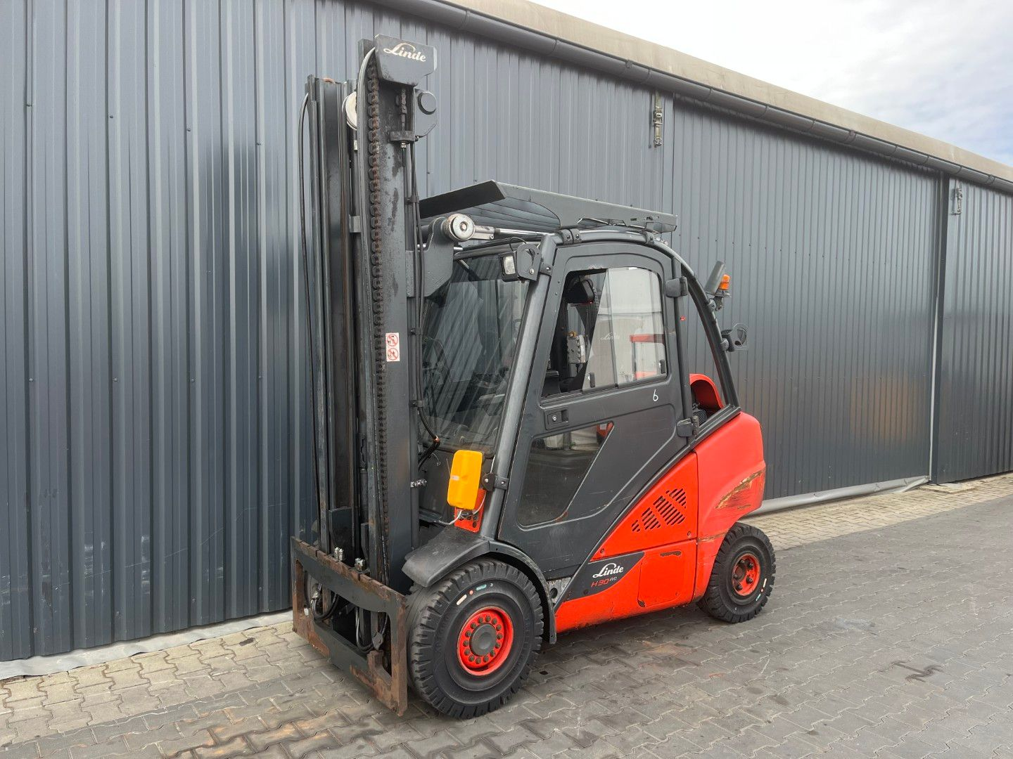 Various petrol and gas forklifts