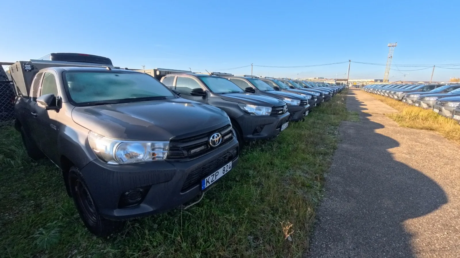 35 Toyota Hilux